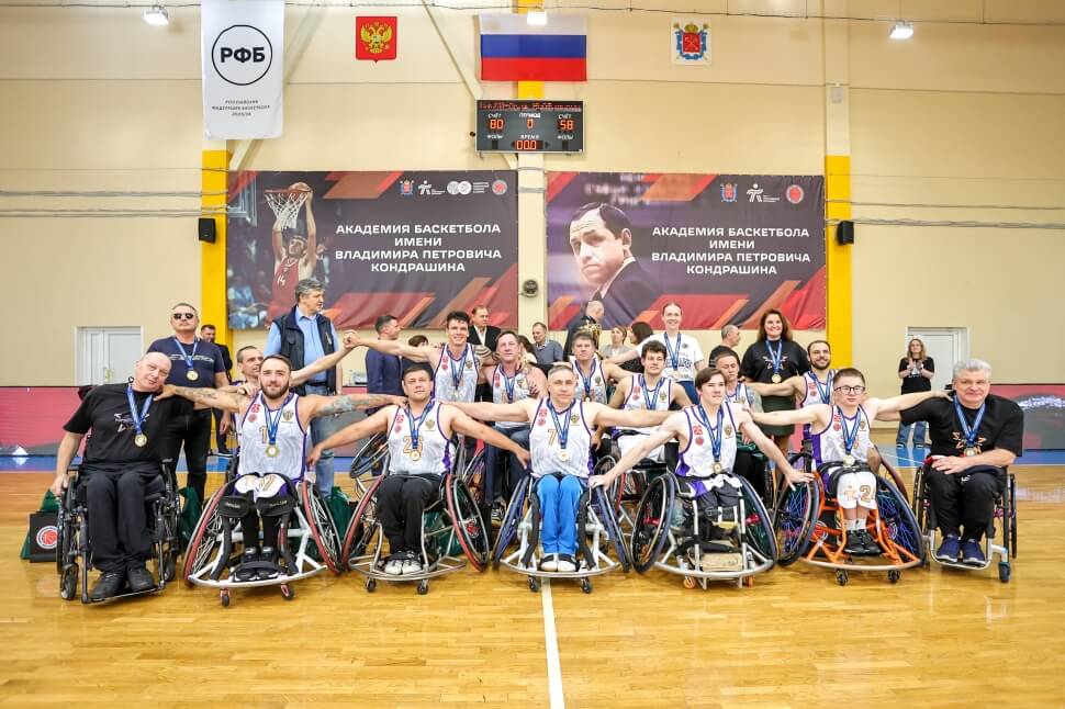 1 место — «БасКИ-Академия» (Санкт-Петербург) команда победителей чемпионата по баскетболу на колясках